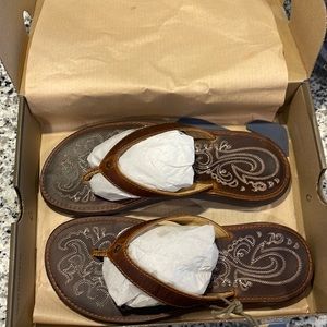 Olikai flip flops